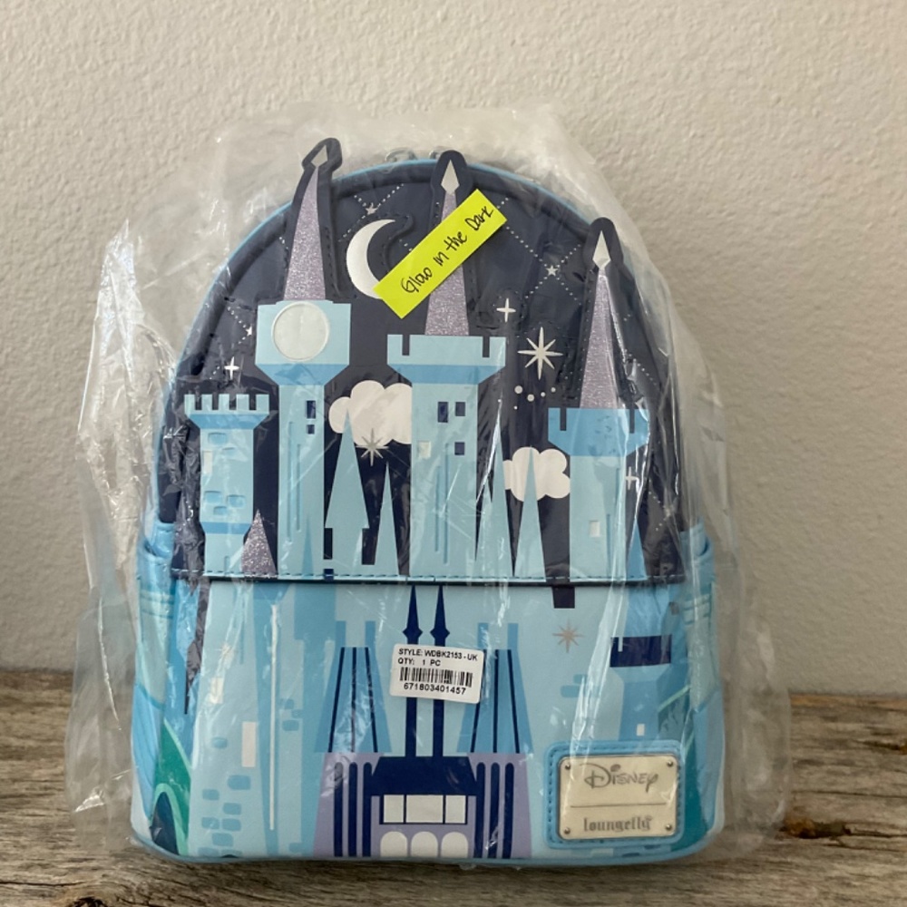 SALE!!! Loungefly Cinderella Castle Glow in the dark Disney backpack NWT